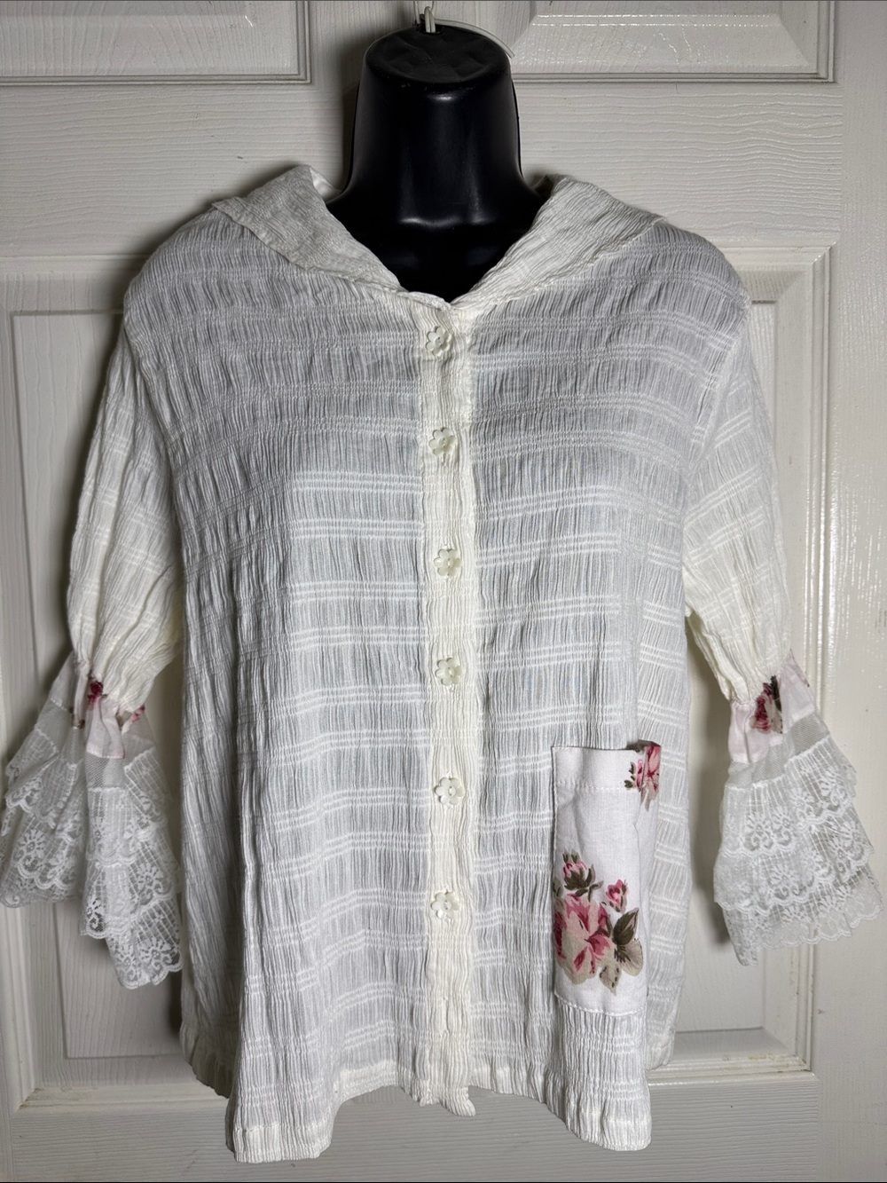 Vintage Reuma Lace Top Textured Floral Unique Sz Mediun Button Down Blouse